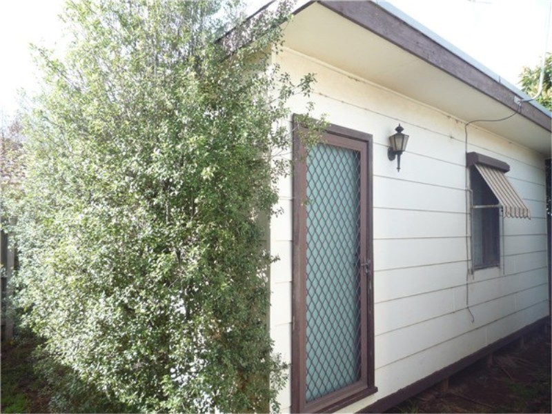 4 Moss Street, Melton South VIC 3338