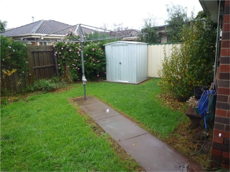 4 Moss Street, Melton South VIC 3338