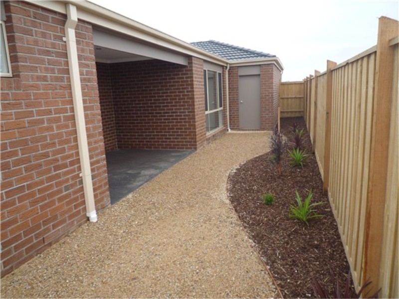 30 Carissa Road, Brookfield VIC 3338