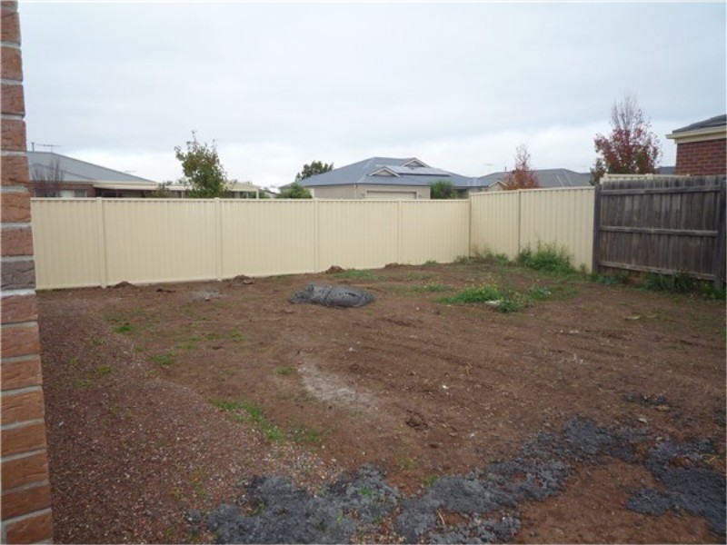 6 Ellesmere Grove, Melton West VIC 3337