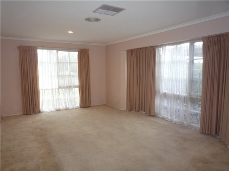 13 Trenthowan Avenue, Melton West VIC 3337