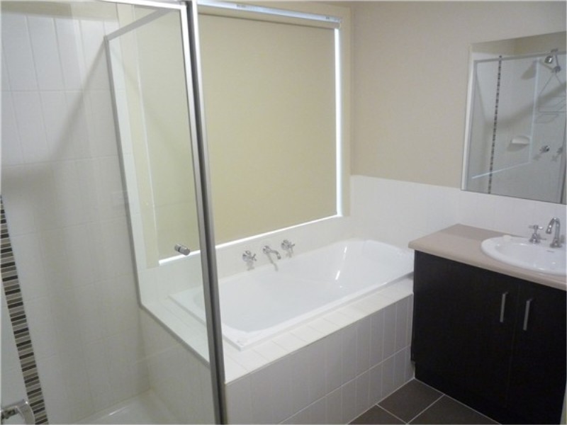 1 / 94 Dunvegan Drive, Kurunjang VIC 3337