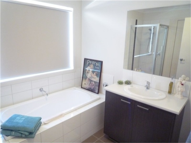 13 Triandra Drive, Brookfield VIC 3338