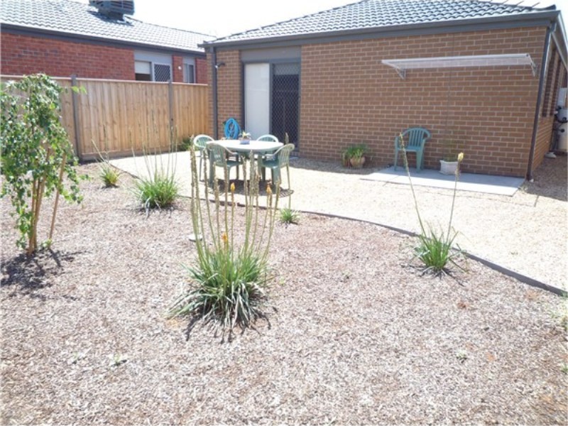 13 Triandra Drive, Brookfield VIC 3338