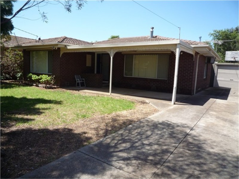 32 Christopher Cresent, Melton VIC 3337