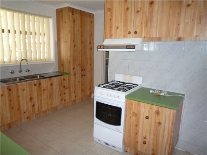 32 Christopher Cresent, Melton VIC 3337