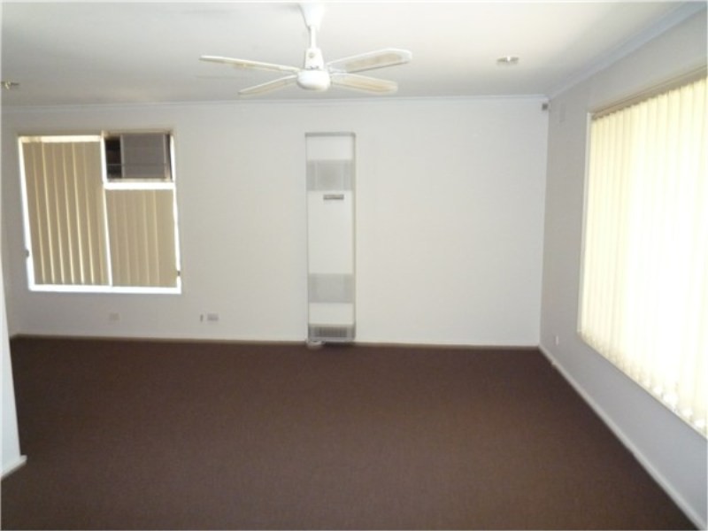 32 Christopher Cresent, Melton VIC 3337