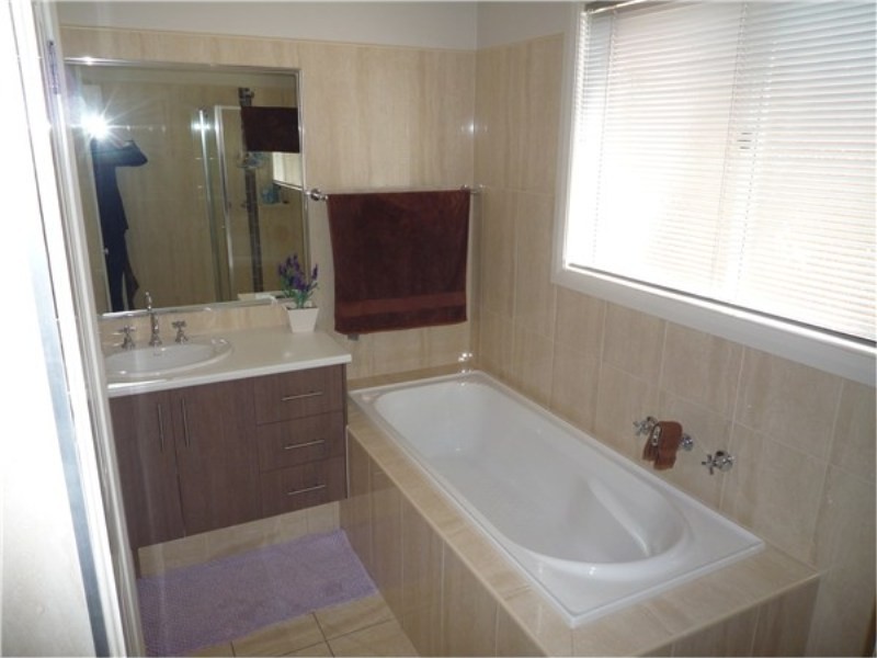 19 McBurnie Drive, Kurunjang VIC 3337