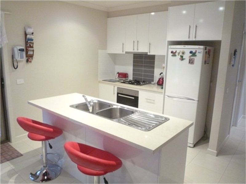 73 Fairhaven Blvd, Melton West VIC 3337