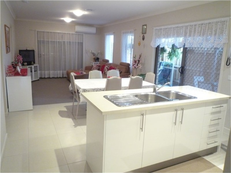 73 Fairhaven Blvd, Melton West VIC 3337