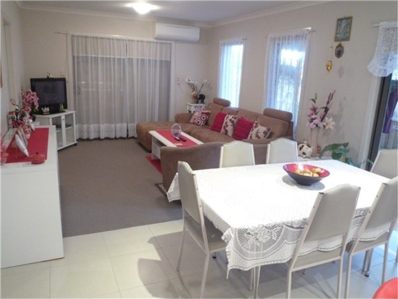 73 Fairhaven Blvd, Melton West VIC 3337