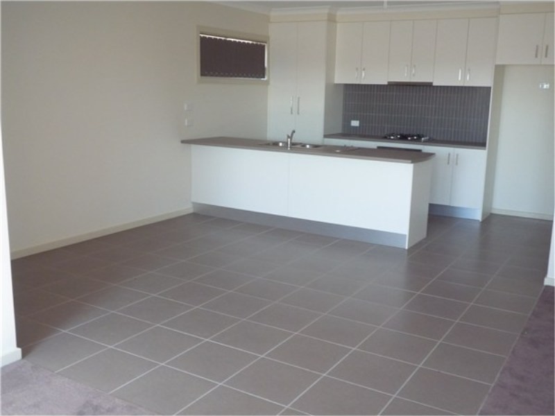 1 / 18 Marlo Drive, Melton West VIC 3337