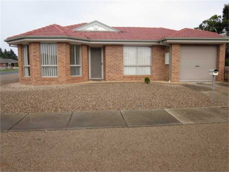 5 Walton Street, Melton South VIC 3338