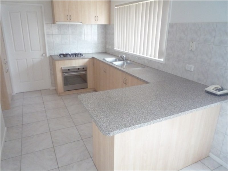 5 Walton Street, Melton South VIC 3338