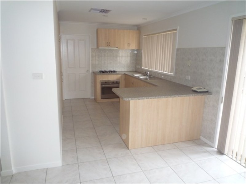 5 Walton Street, Melton South VIC 3338