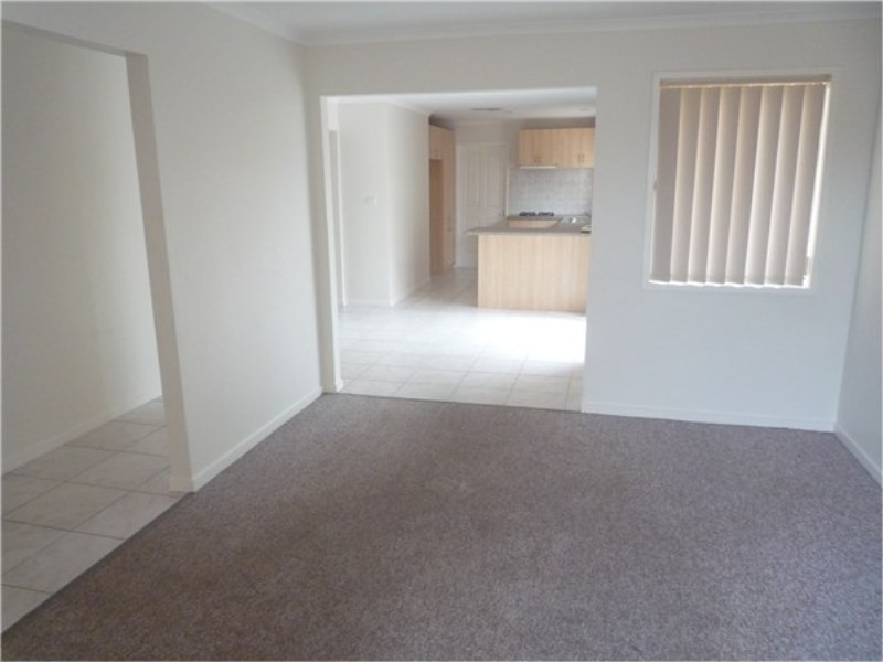 5 Walton Street, Melton South VIC 3338