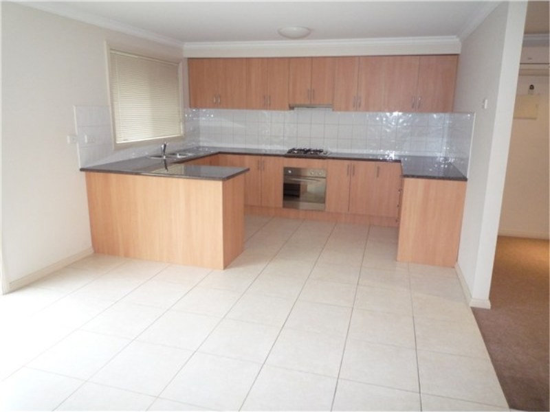 6 / 44a Second Avenue, Melton South VIC 3338