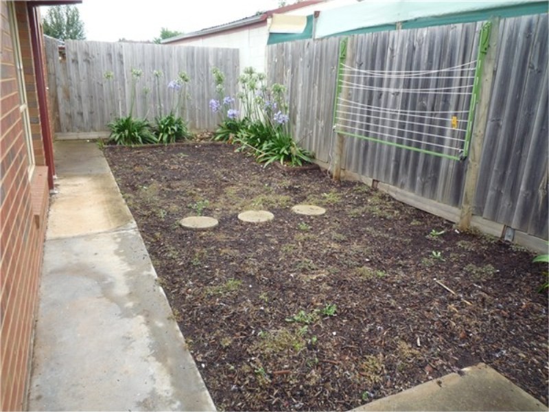 6 / 44a Second Avenue, Melton South VIC 3338