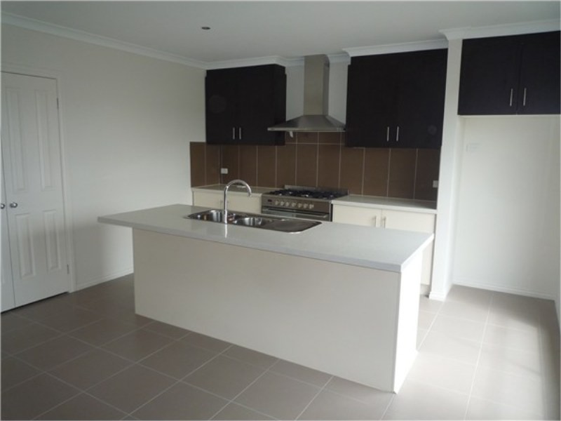 9 Sullivan Place, Melton West VIC 3337