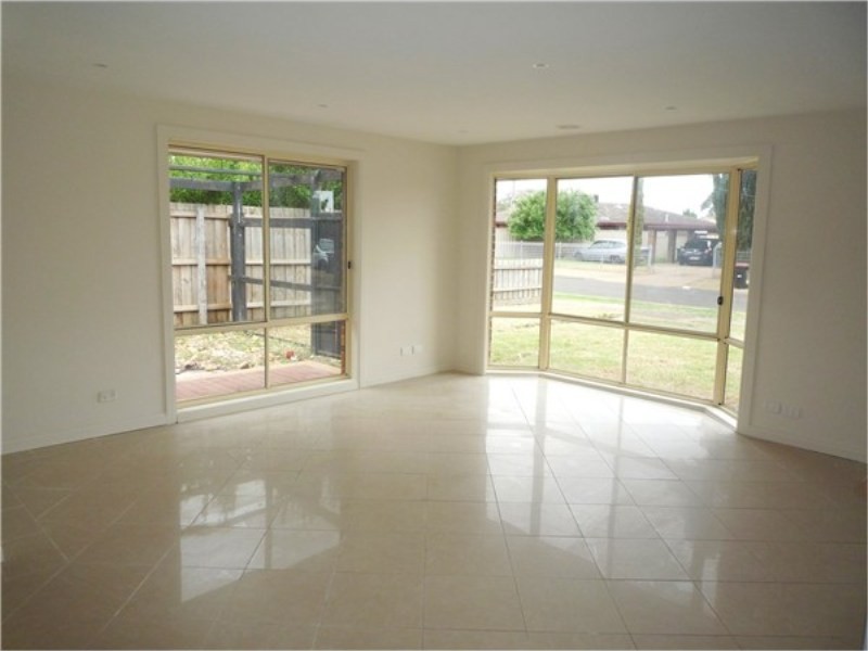 23 Moss Street, Melton South VIC 3338