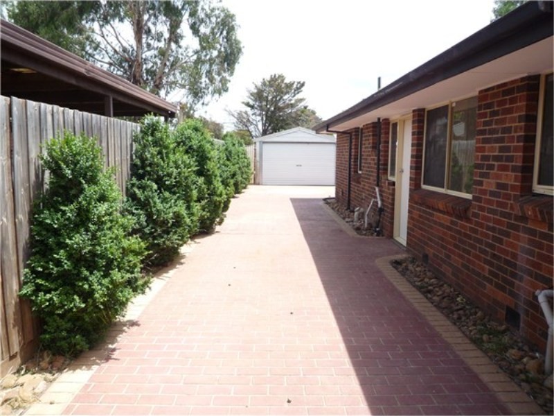23 Moss Street, Melton South VIC 3338