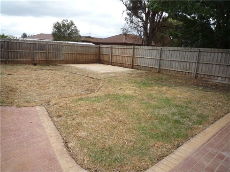 23 Moss Street, Melton South VIC 3338
