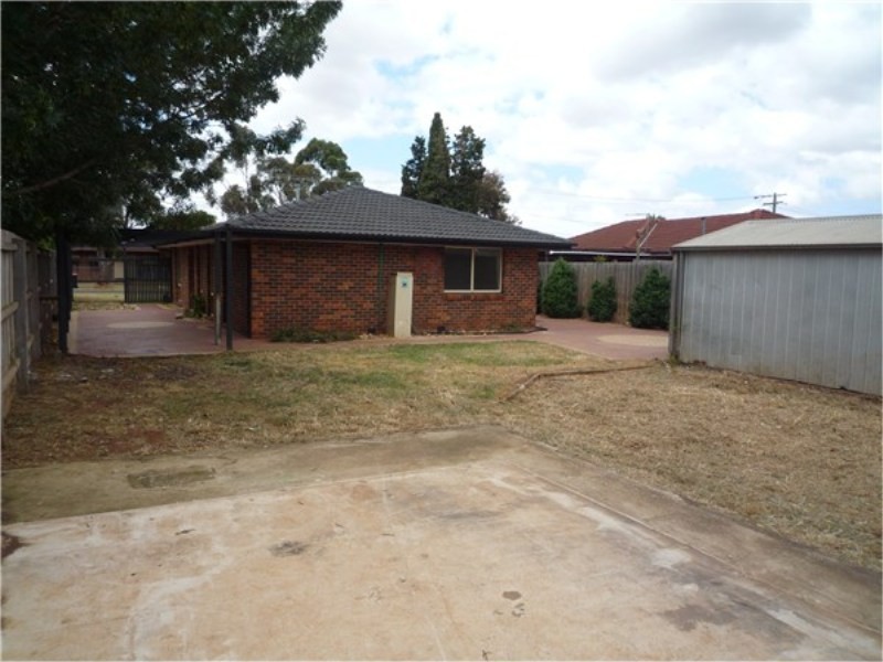 23 Moss Street, Melton South VIC 3338