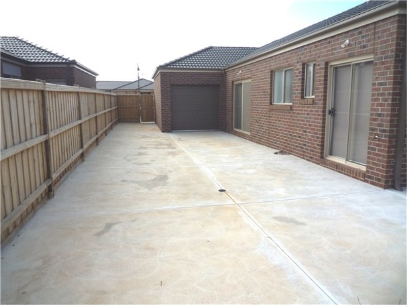 23 Edgewood Drive, Melton West VIC 3337