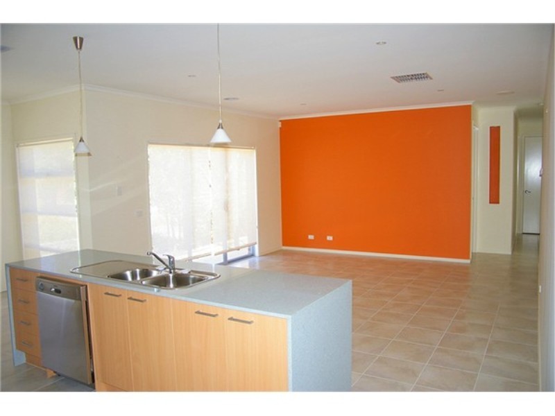 28 Urban Drive, Williams Landing VIC 3027