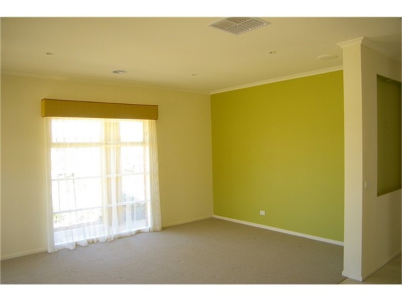 28 Urban Drive, Williams Landing VIC 3027