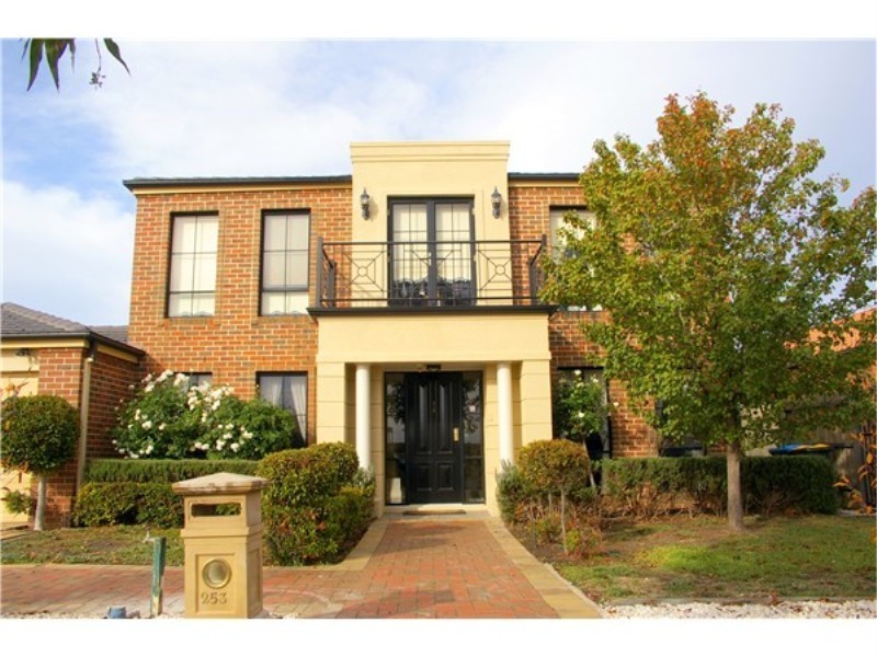 253 Sayers Rd, Truganina VIC 3029