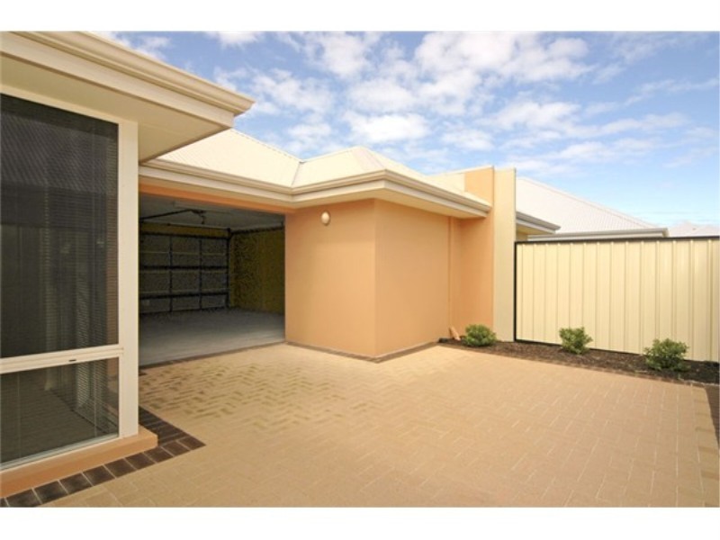 12 EMERSON TURN, Clarkson WA 6030