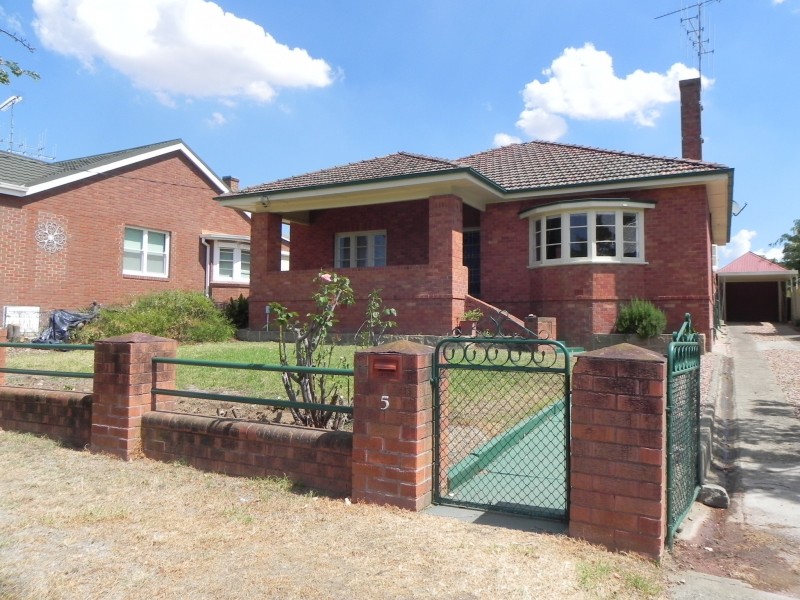 5 Shaw Street, Yass NSW 2582