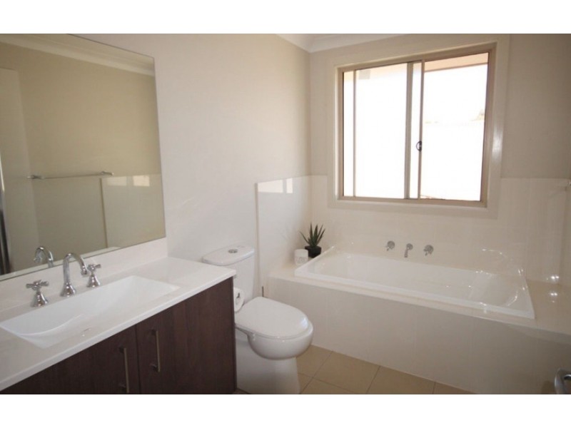 17 Discovery Drive, Yass NSW 2582