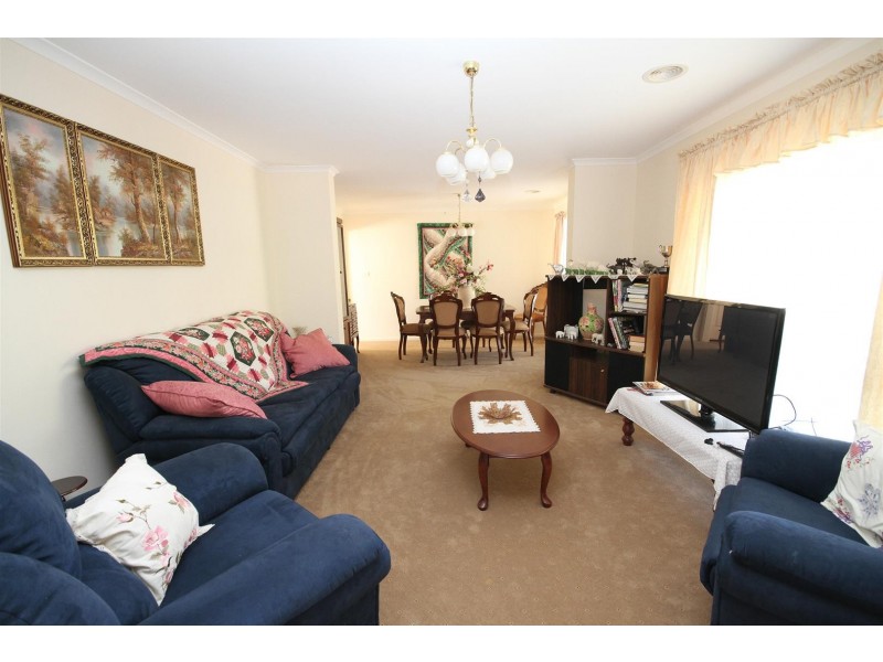 27 Shantalla Crescent, Yass NSW 2582