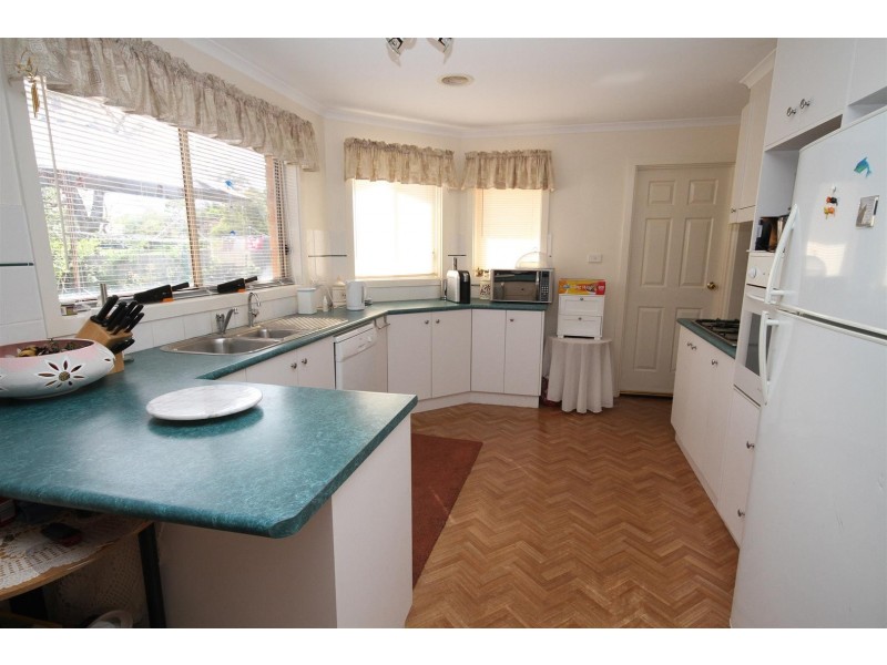 27 Shantalla Crescent, Yass NSW 2582