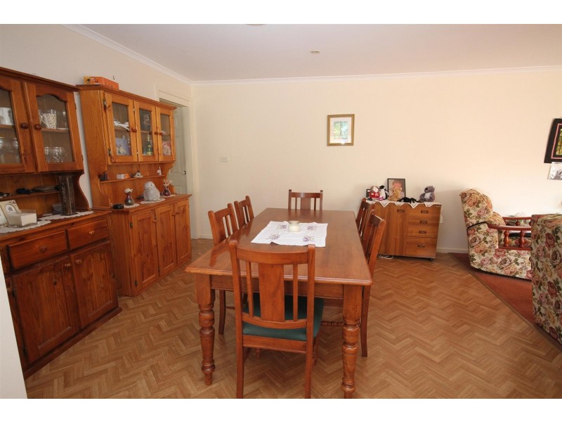 27 Shantalla Crescent, Yass NSW 2582