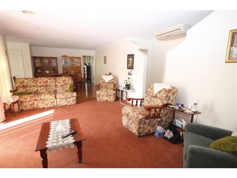 27 Shantalla Crescent, Yass NSW 2582