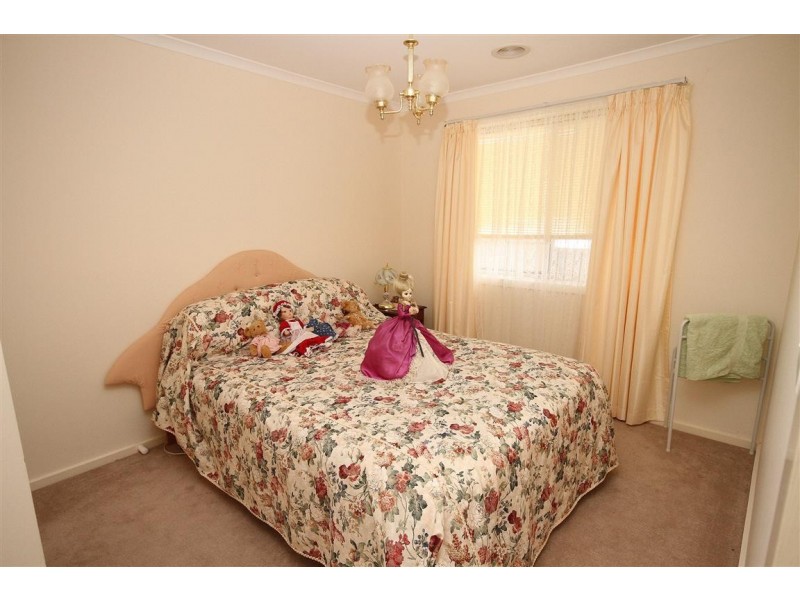 27 Shantalla Crescent, Yass NSW 2582