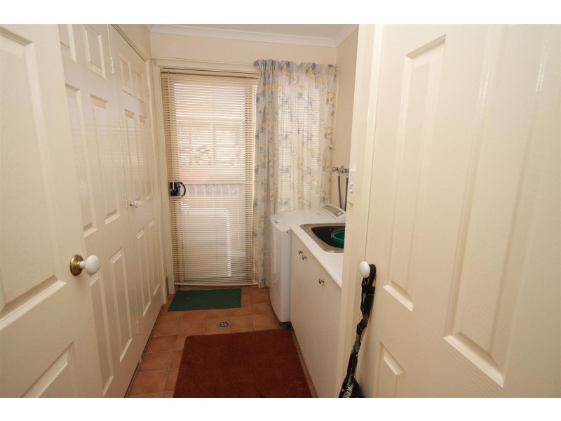 27 Shantalla Crescent, Yass NSW 2582