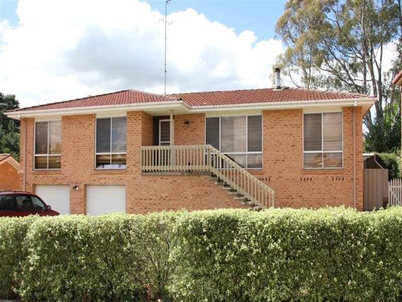 8 Walker Place, Yass NSW 2582