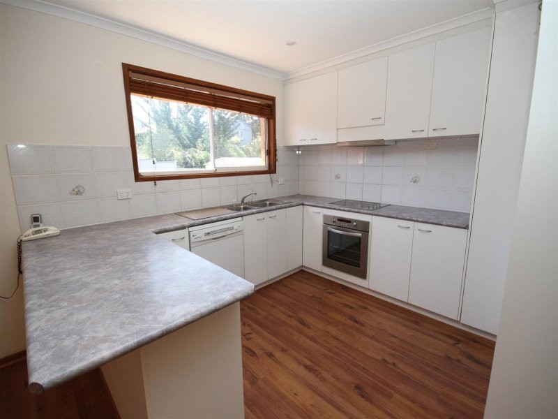 8 Walker Place, Yass NSW 2582
