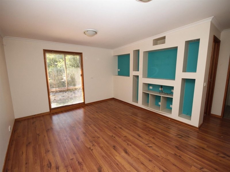 8 Walker Place, Yass NSW 2582