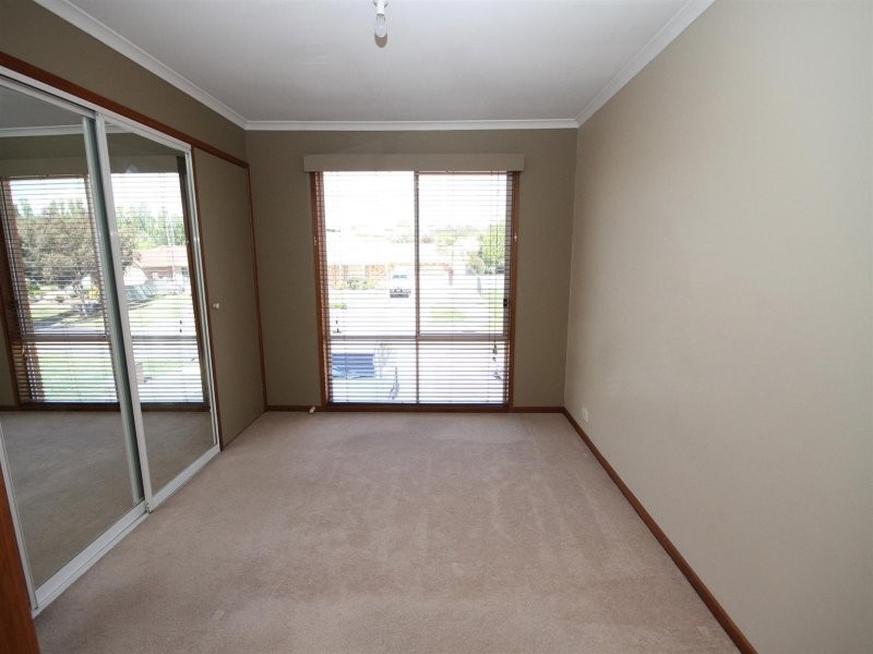 8 Walker Place, Yass NSW 2582