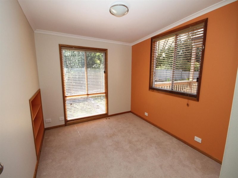 8 Walker Place, Yass NSW 2582