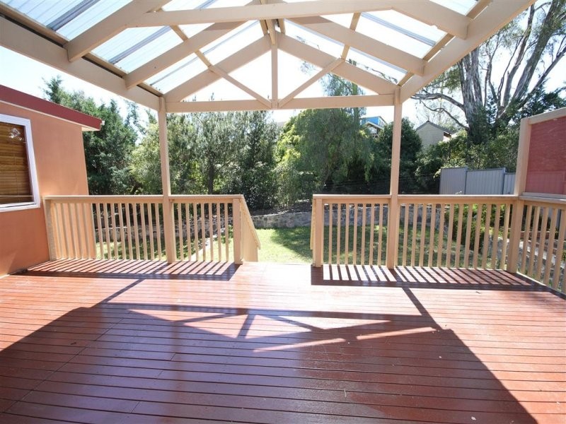 8 Walker Place, Yass NSW 2582