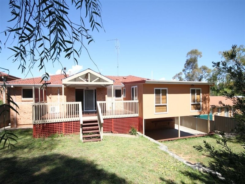 8 Walker Place, Yass NSW 2582