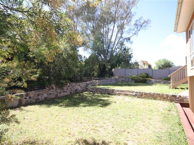 8 Walker Place, Yass NSW 2582