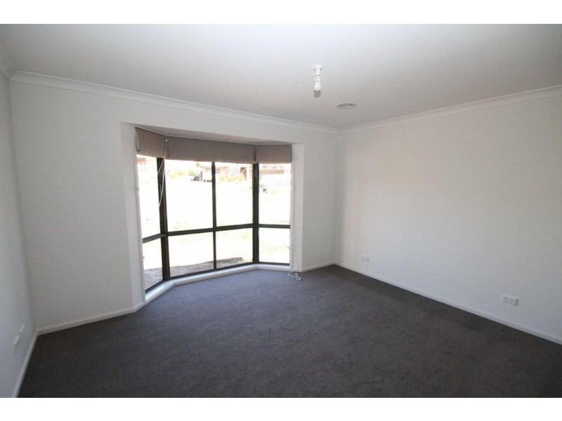 12/11 Julian Place, Yass NSW 2582