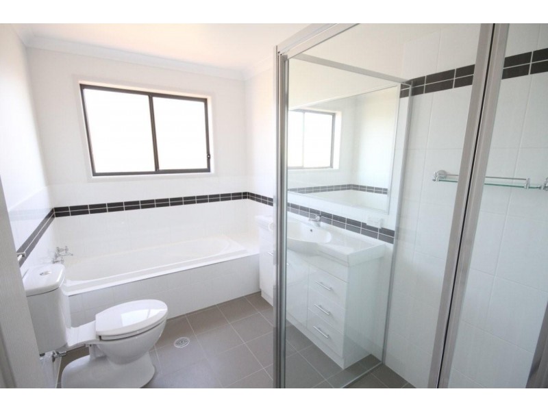 12/11 Julian Place, Yass NSW 2582